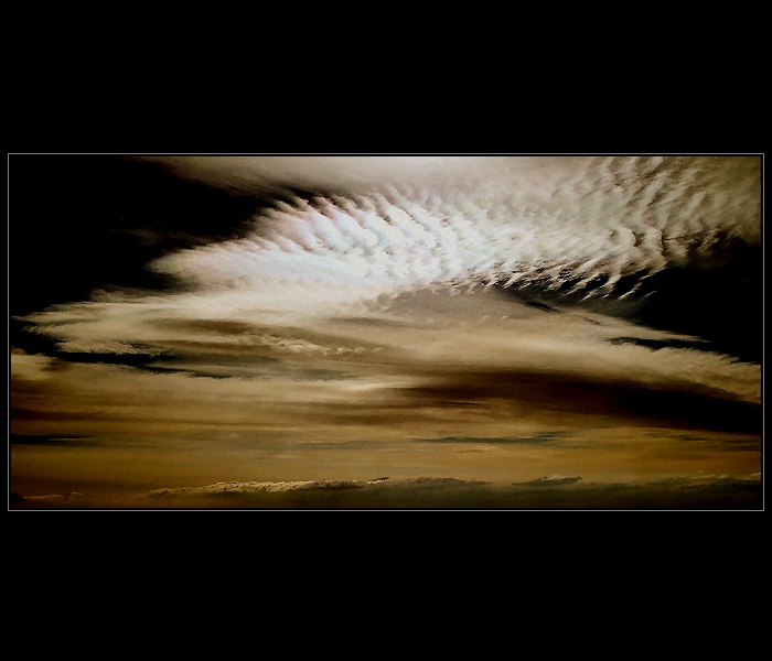 Altocumulus translucidus perlucidus undulatus